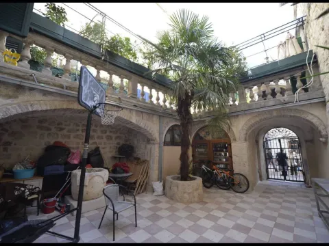 Rent, one bedroom apartment, 115m², Stari Grad Kotor, Kotor - image 11