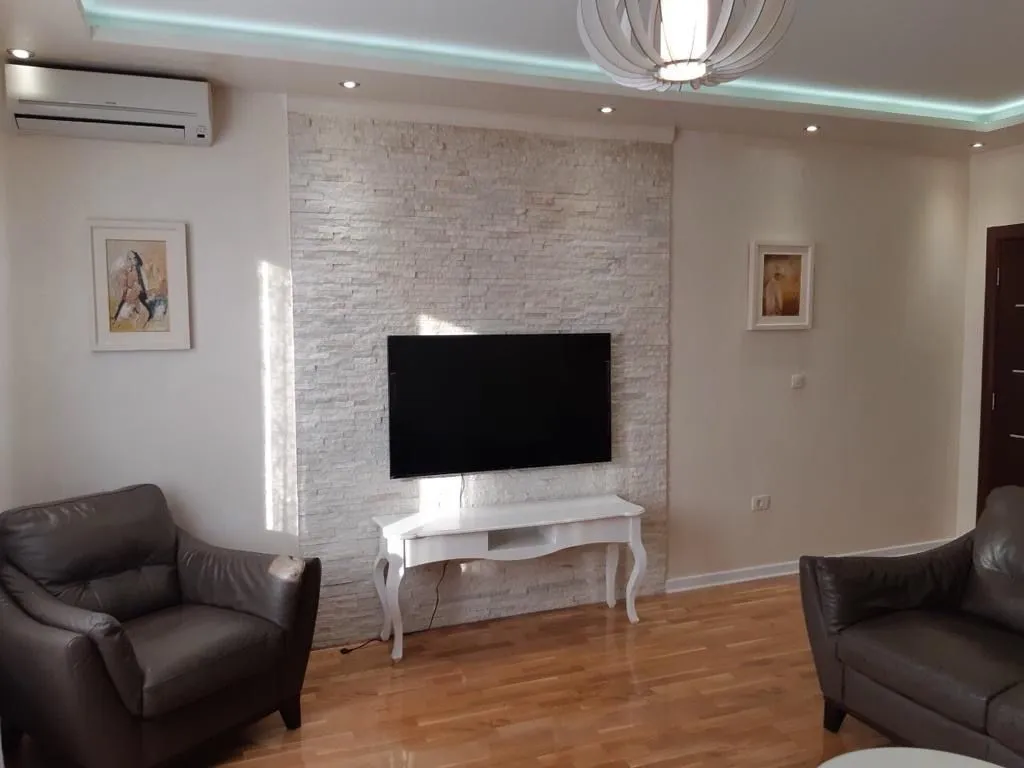 Izdavanje, jednosoban stan, 90m², Preko Morače, Podgorica