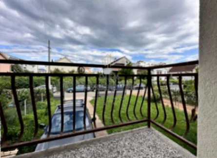 Izdavanje, kuća, 200m², Tološi, Podgorica - image 10