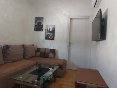 Izdavanje, jednosoban stan, 40m², Budva, Crna Gora