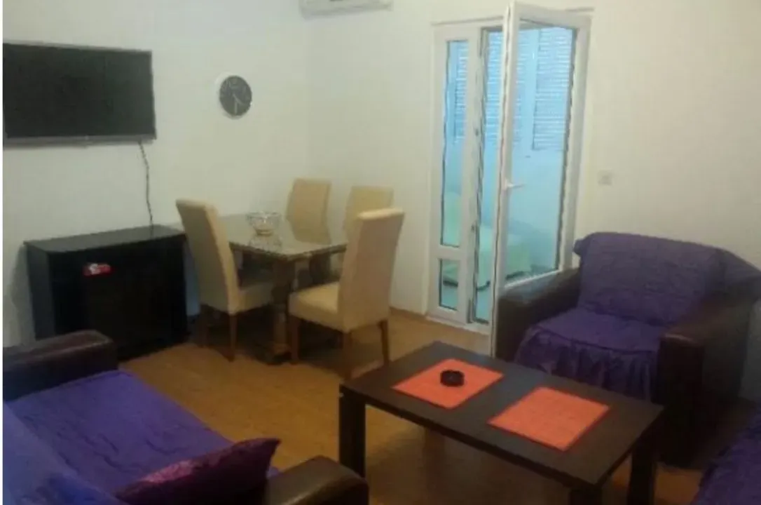 Izdavanje, jednosoban stan, 45m², Budva, Crna Gora