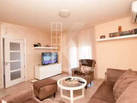 Prodaja, kuća, 130m², Malo Brdo, Podgorica - image 2