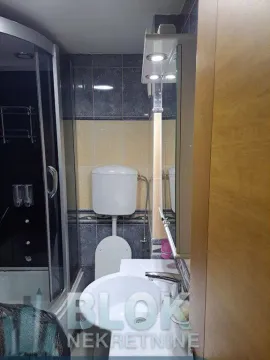 Izdavanje, dvosoban stan, 63m², Blok 6, Podgorica - image 16