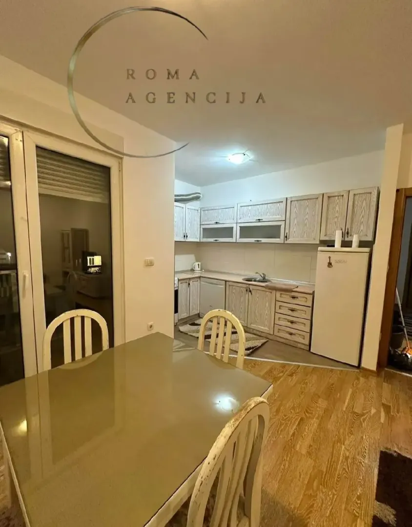 Izdavanje, jednosoban stan, 50m², Blok 6, Podgorica