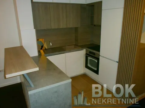 Izdavanje, četvorosoban stan, 150m², Preko Morače, Podgorica - image 6