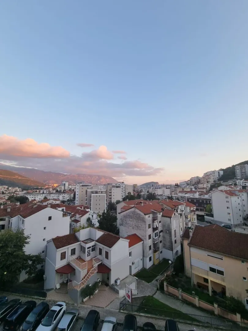 Pogled na grad sa terase.