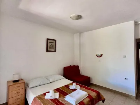 Sale, one bedroom apartment, 75m², Sveti Stefan, Budva - image 4