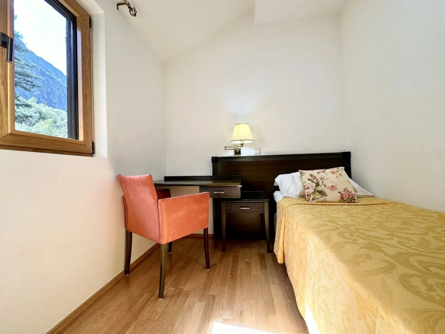 Rent, two bedroom apartment, 80m², Dobrota, Kotor