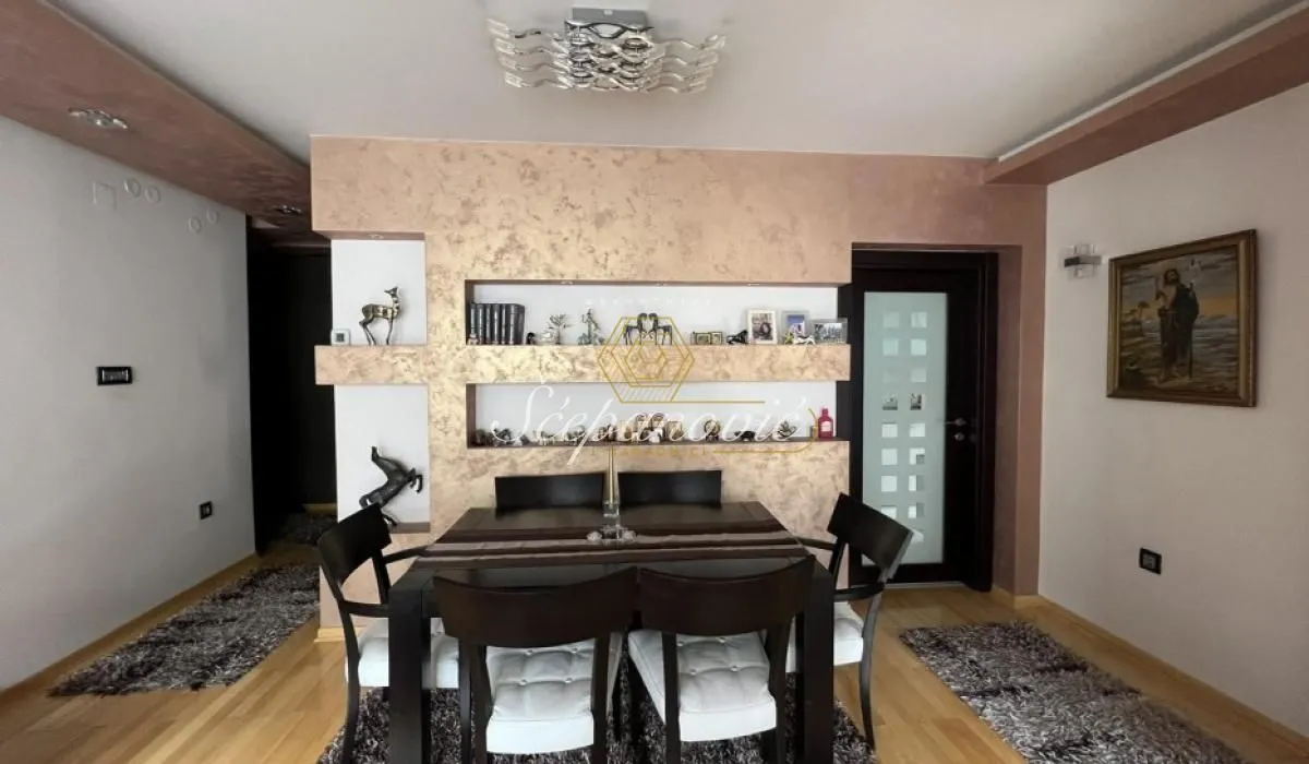 Prodaja, trosoban stan, 67m², Centar, Novi Sad