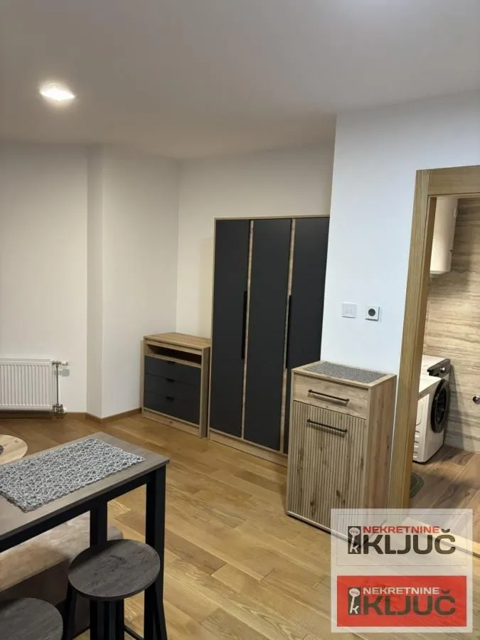 Izdavanje, garsonjera, 28m², Bulevar Oslobodjenja, Novi Sad Sve Podlokacije