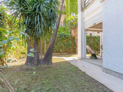 Sale, two bedroom apartment, 80m², Budva, Crna Gora - image 14