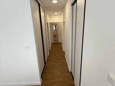 Prodaja, dvosoban stan, 78m², Stari Aerodrom, Podgorica - image 7