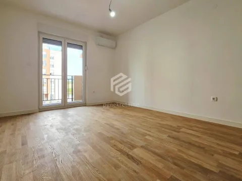 Prodaja, jednosoban stan, 42m², Stari Aerodrom, Podgorica - image 2