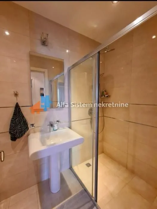 Izdavanje, trosoban stan, 130m², Stari Grad, Beograd