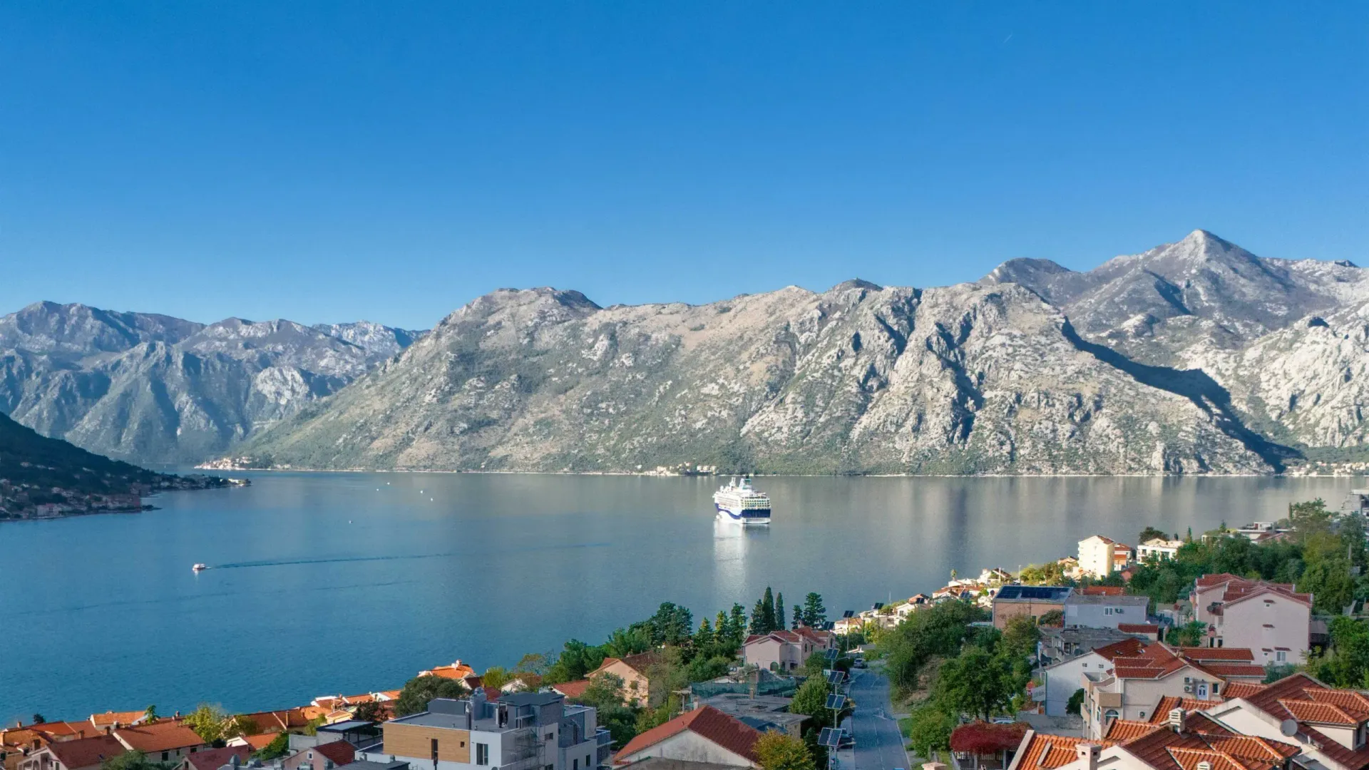 Prodaja, dvosoban stan, 106m², Dobrota, Kotor