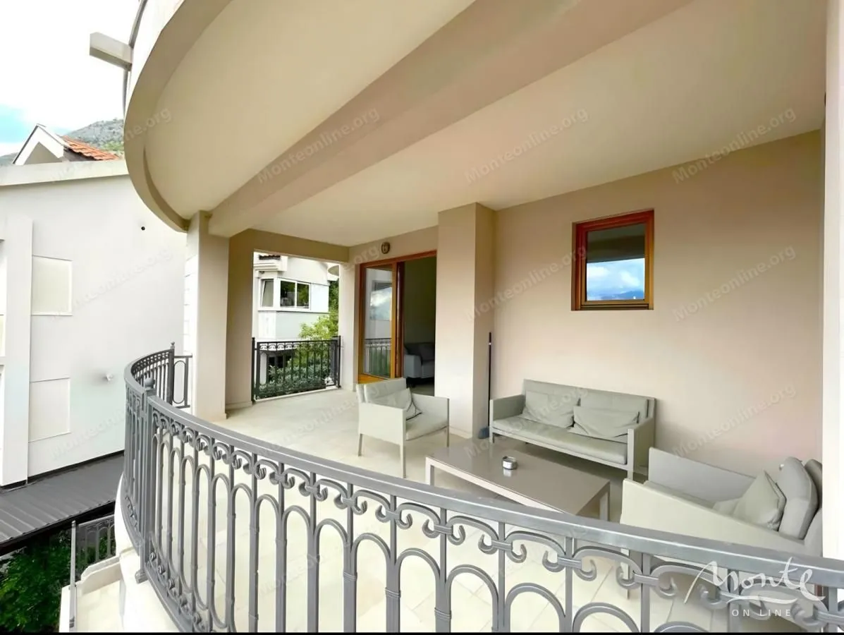 Prodaja, dvosoban stan, 106m², Dobrota, Kotor