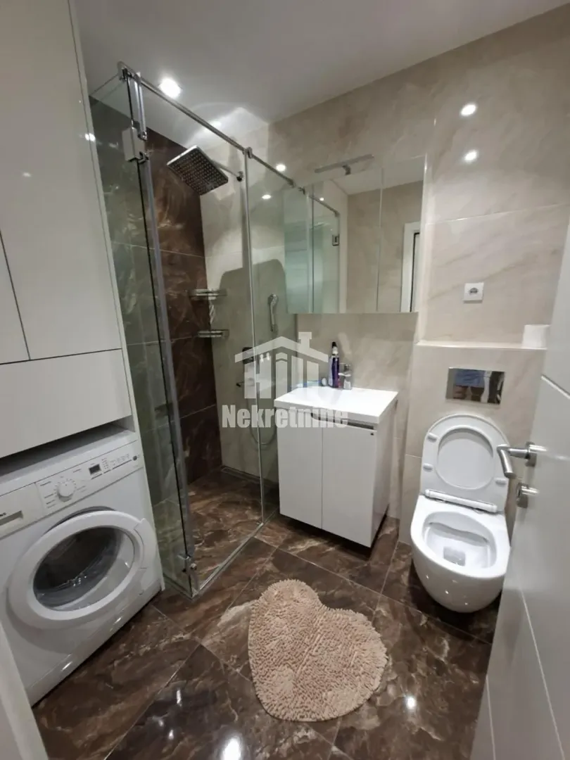 Izdavanje, trosoban stan, 72m², Julino Brdo, Beograd