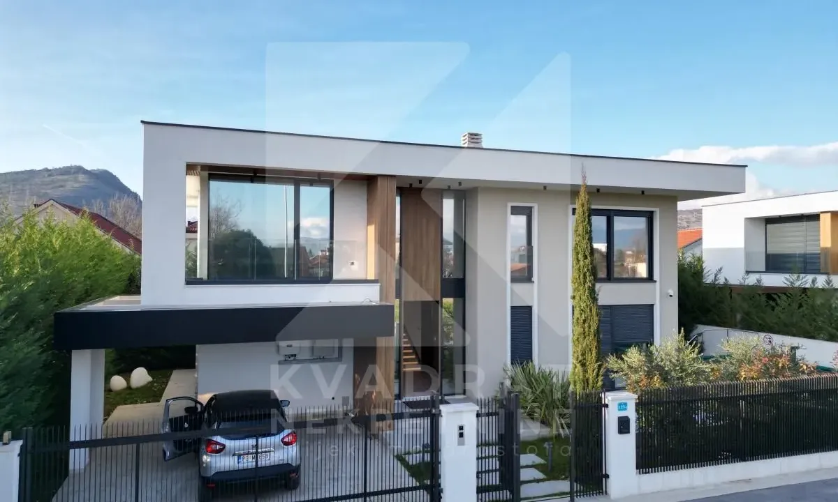 Prodaja, kuća, 230m², Gornja Gorica, Podgorica