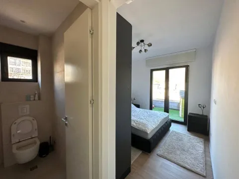 Izdavanje, trosoban stan, 130m², Budva, Crna Gora - image 10
