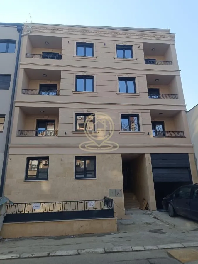 Izdavanje, trosoban stan, 80m², Savski Venac, Beograd