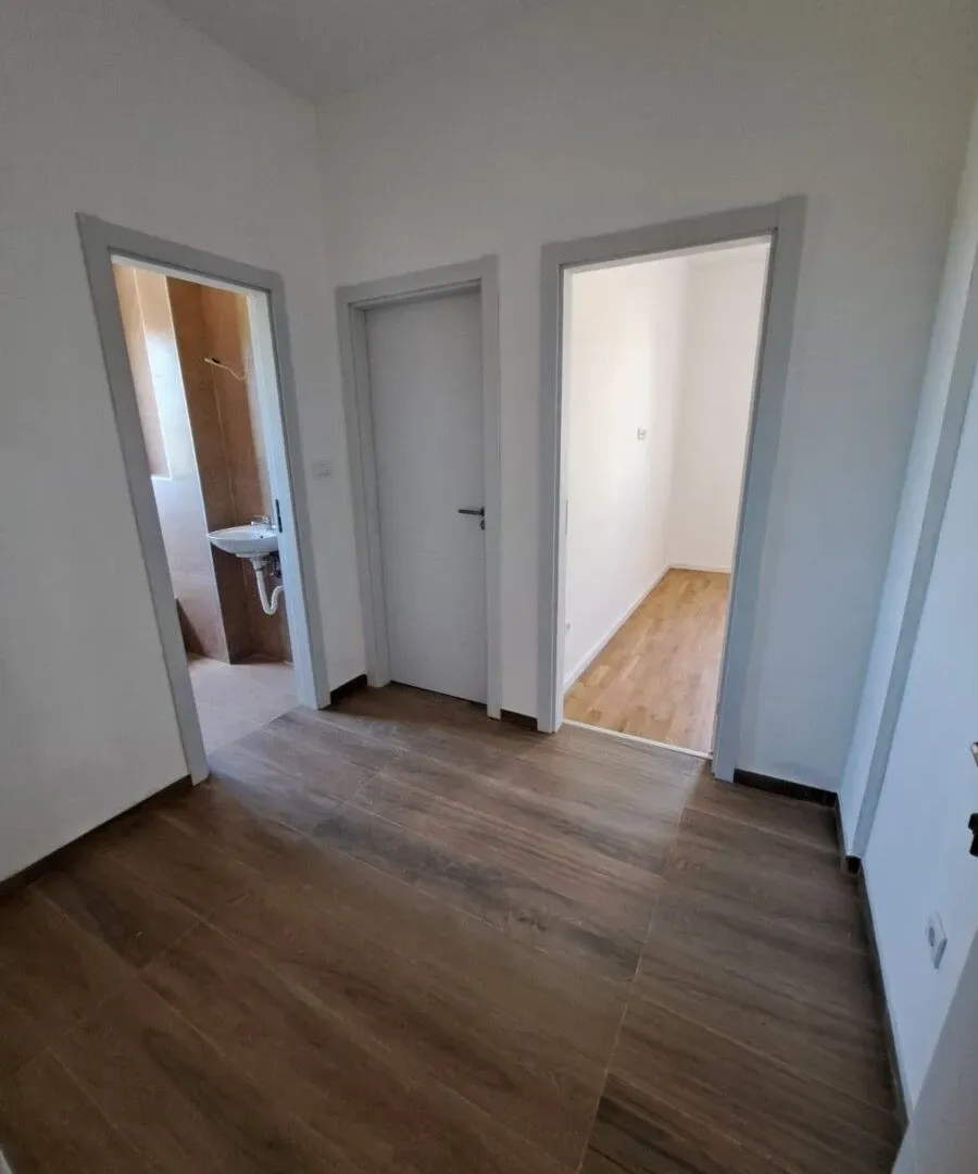 Prodaja, dvosoban stan, 64m², Tološi, Podgorica