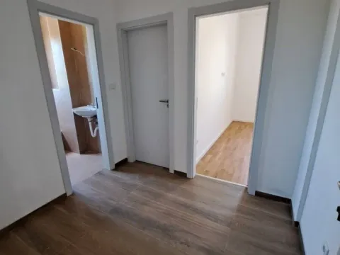 Prodaja, dvosoban stan, 64m², Tološi, Podgorica - image 5