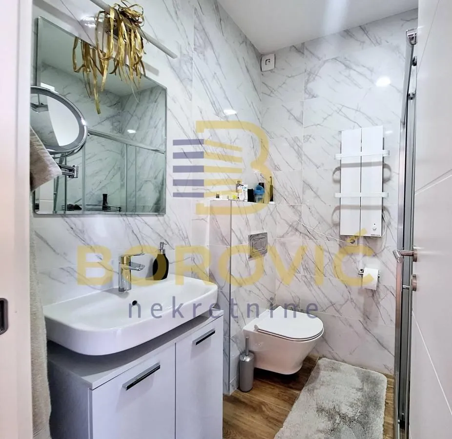 Prodaja, četvorosoban stan, 106m², Zemun Sve Podlokacije, Beograd