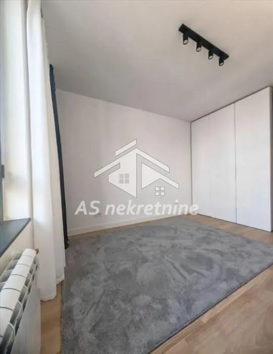 Izdavanje, četvorosoban stan, 120m², Savski Venac, Beograd