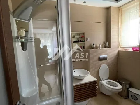 Izdavanje, kuća, 190m², Lipov gaj, Novi Sad Sve Podlokacije - image 9