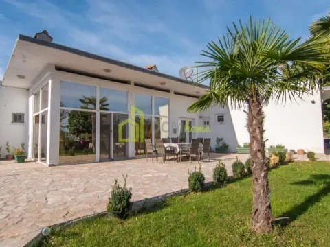 Izdavanje, kuća, 250m², Tološi, Podgorica - image 8