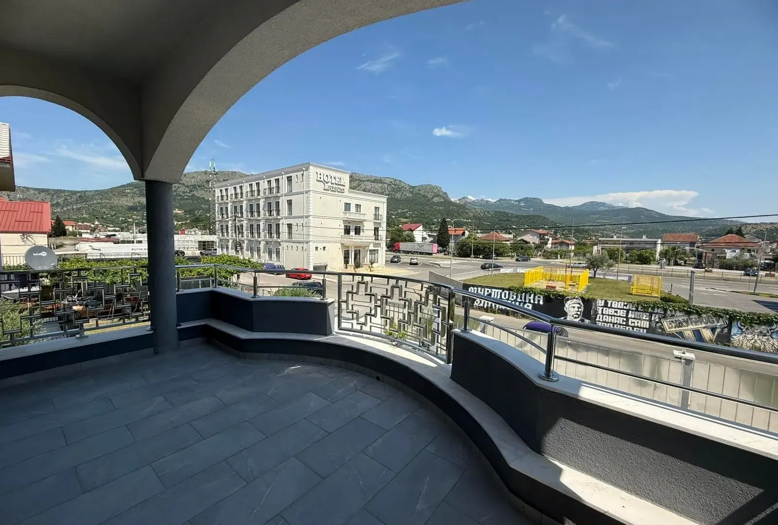 Rent, house, 320m², Podgorica, Crna Gora