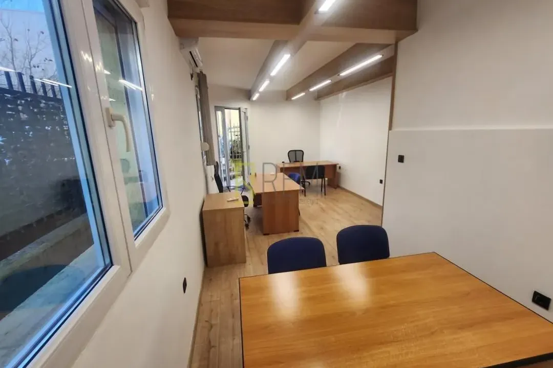 Izdavanje, poslovni prostor, 51m², Momišići, Podgorica