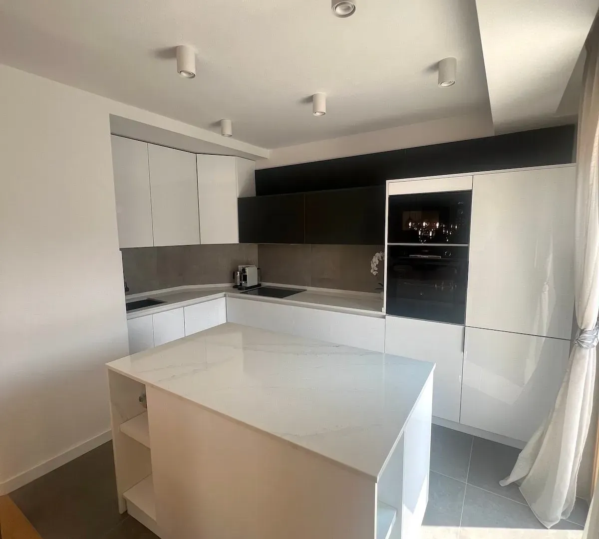 Rent, four bedroom apartment, 205m², Vračar Hram, Vračar Sve Podlokacije