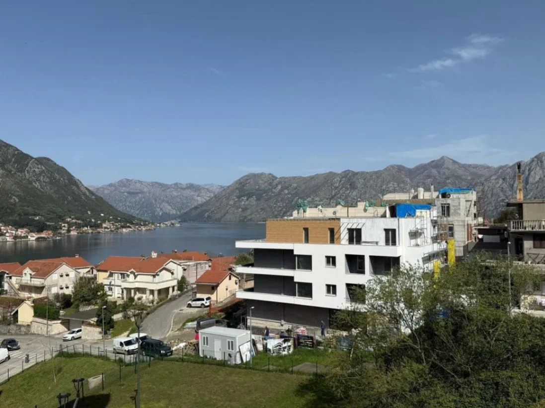 Prodaja, dvosoban stan, 118m², Dobrota, Kotor