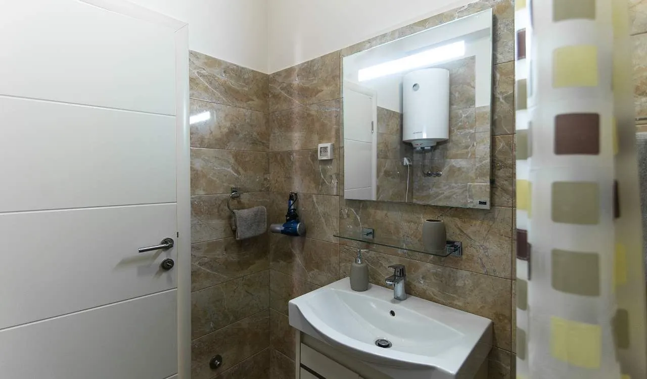 Prodaja, trosoban stan, 189m², Zavala, Budva