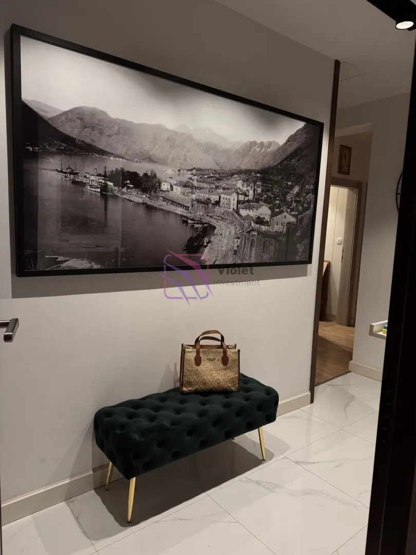 Prodaja, dvosoban stan, 85m², Dobrota, Kotor
