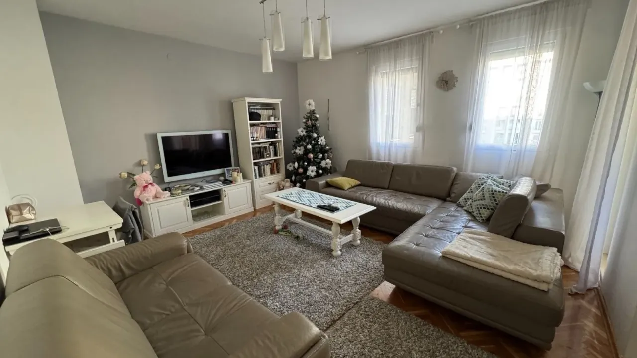 Prodaja, trosoban stan, 87m², Blok 6, Podgorica