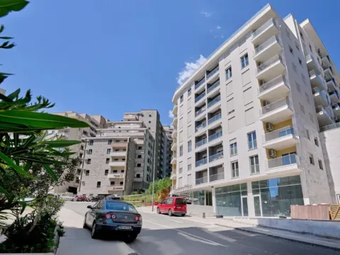 Sale, one bedroom apartment, 45m², Bečići, Budva - image 10