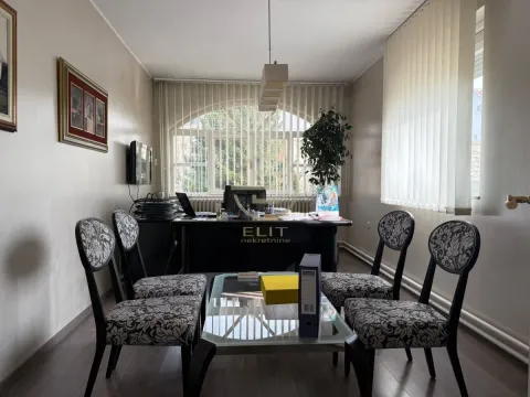 Poslovni prostor in Banatić