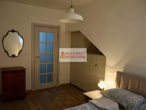 Izdavanje, trosoban stan, 70m², Vračar Centar, Vračar Sve Podlokacije - image 2