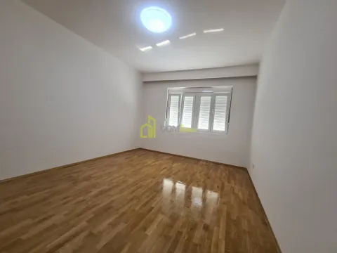 Izdavanje, jednosoban stan, 60m², Centar, Podgorica - image 6