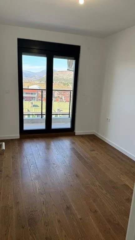 Izdavanje, jednosoban stan, 46m², Tološka šuma, Podgorica