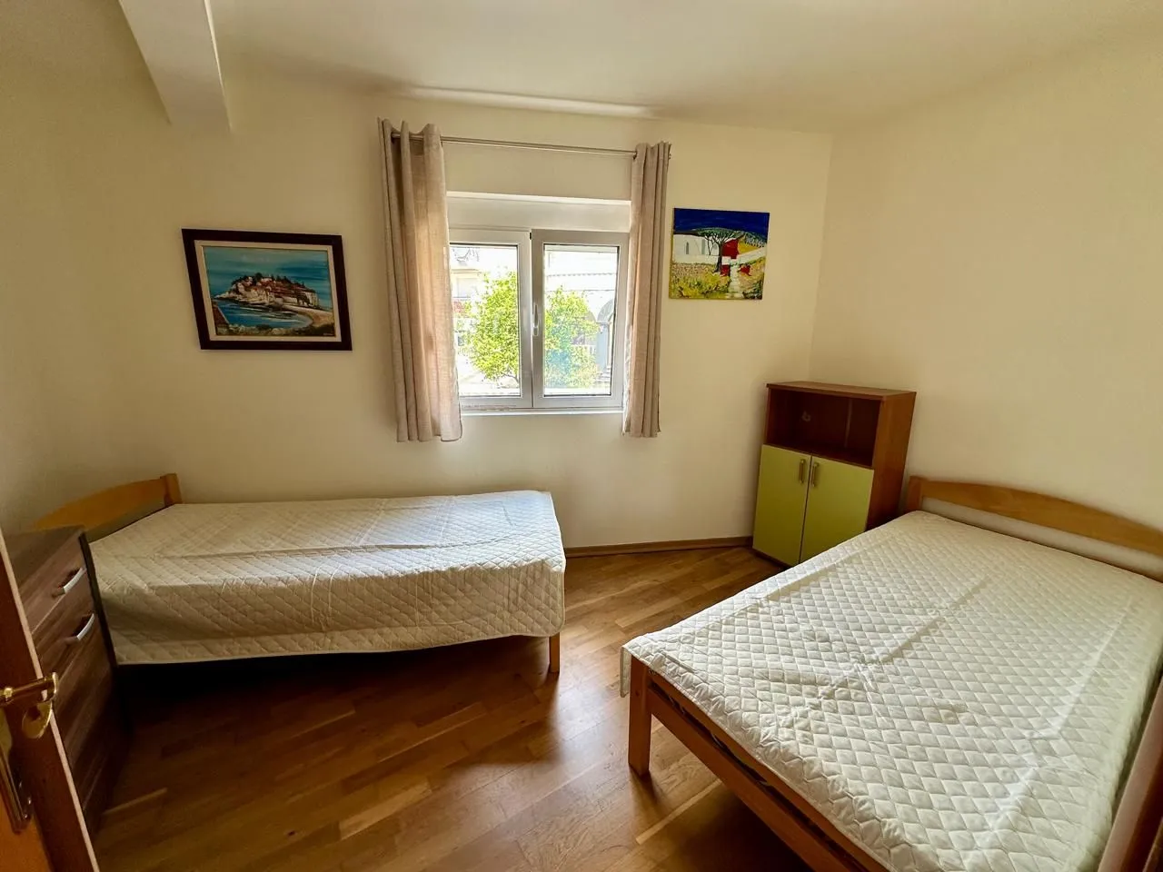 Izdavanje, dvosoban stan, 70m², Lazi, Budva