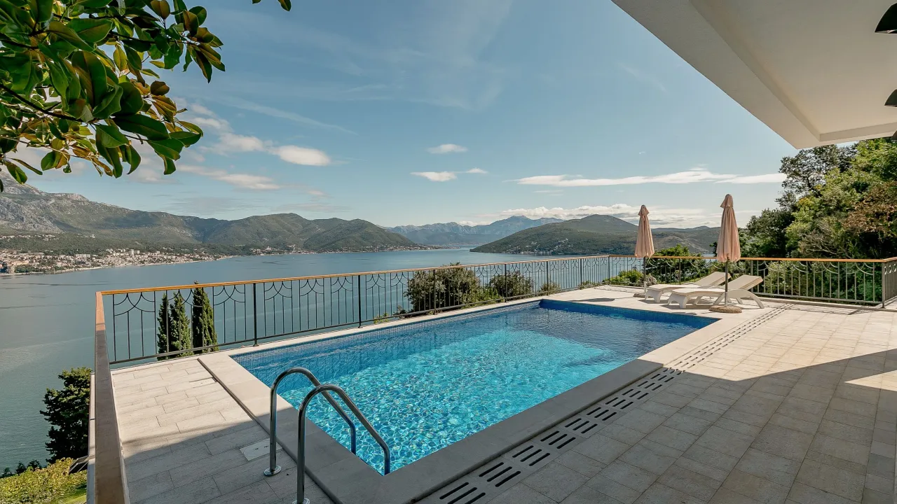 Sale, house, 251m², Njivice, Herceg Novi