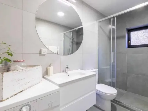 Sale, three bedroom apartment, 120m², Krašići, Tivat - image 10