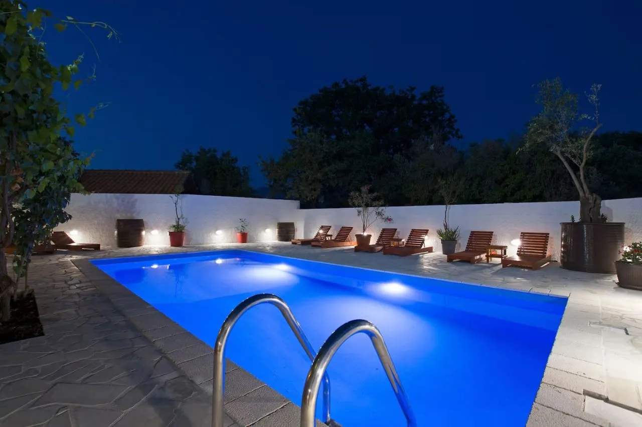 Rent, house, 110m², Tivat, Crna Gora