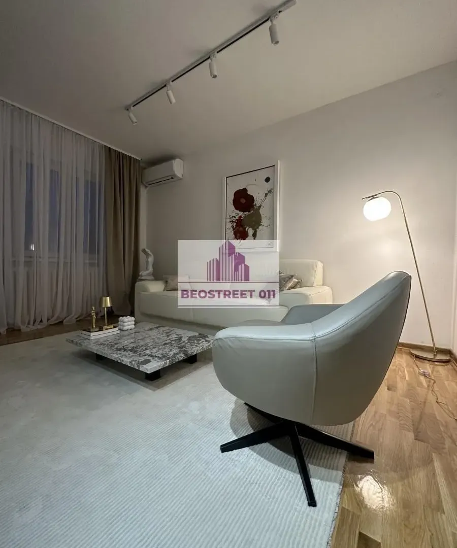 Prodaja, trosoban stan, 83m², Južni Bulevar, Vračar Sve Podlokacije