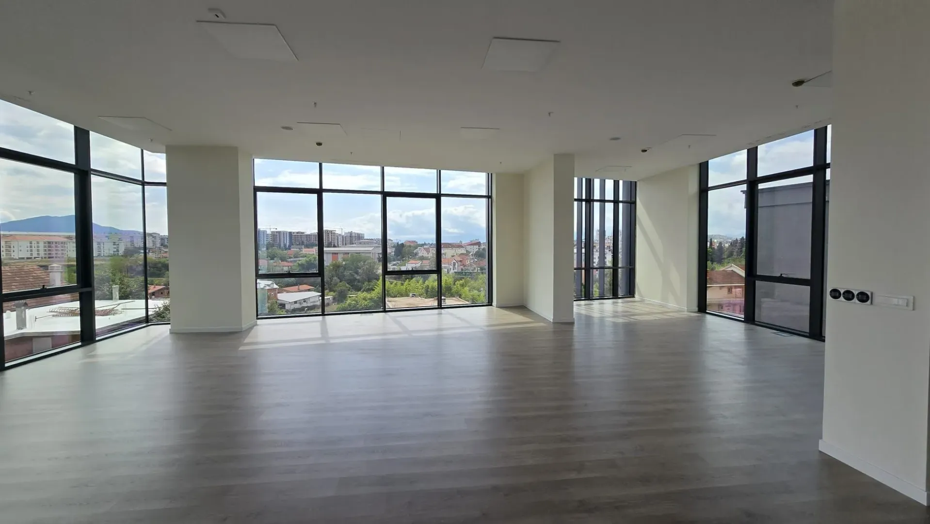 Rent, office space, 2542m², Centar, Podgorica