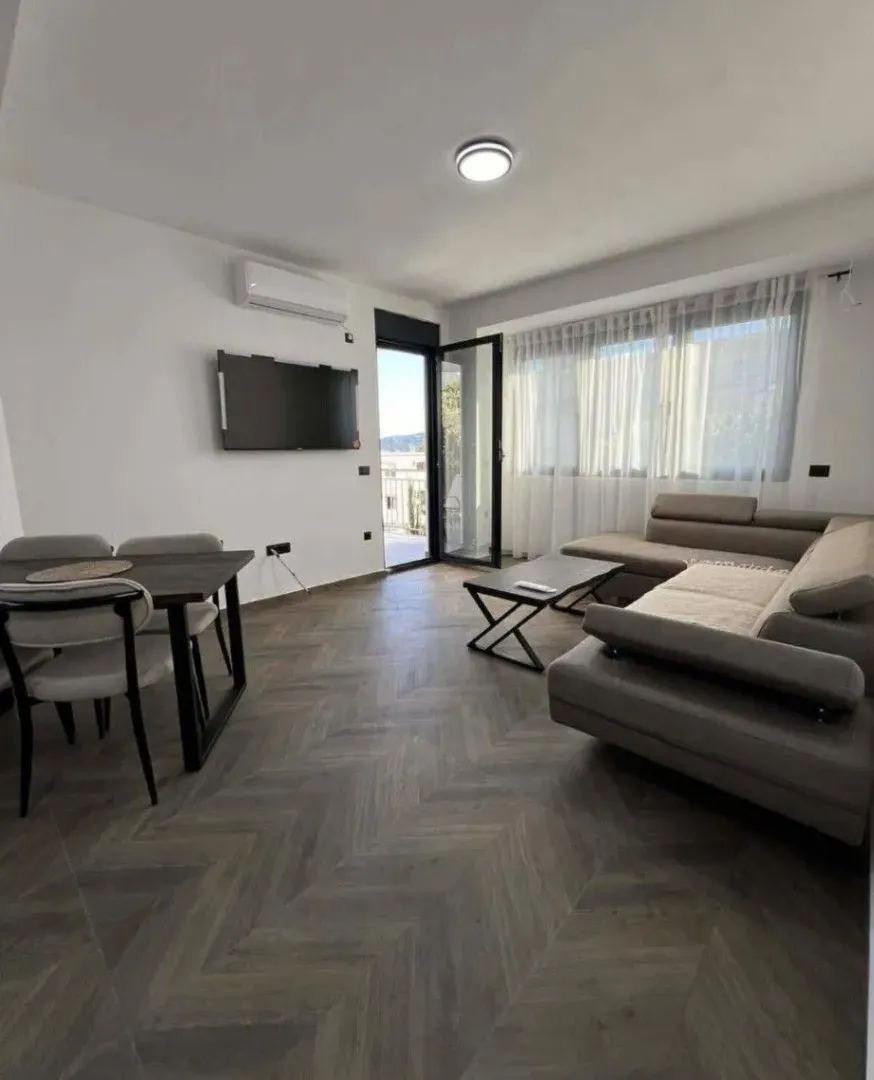 Izdavanje, dvosoban stan, 85m², Šušanj, Bar