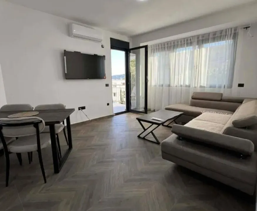 Izdavanje, dvosoban stan, 85m², Šušanj, Bar